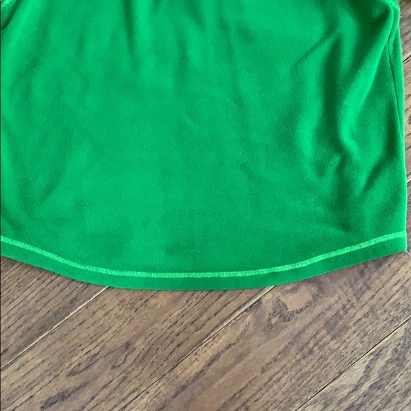 Under Armour Pullover. Green Size Medium - Picture 5 of 5